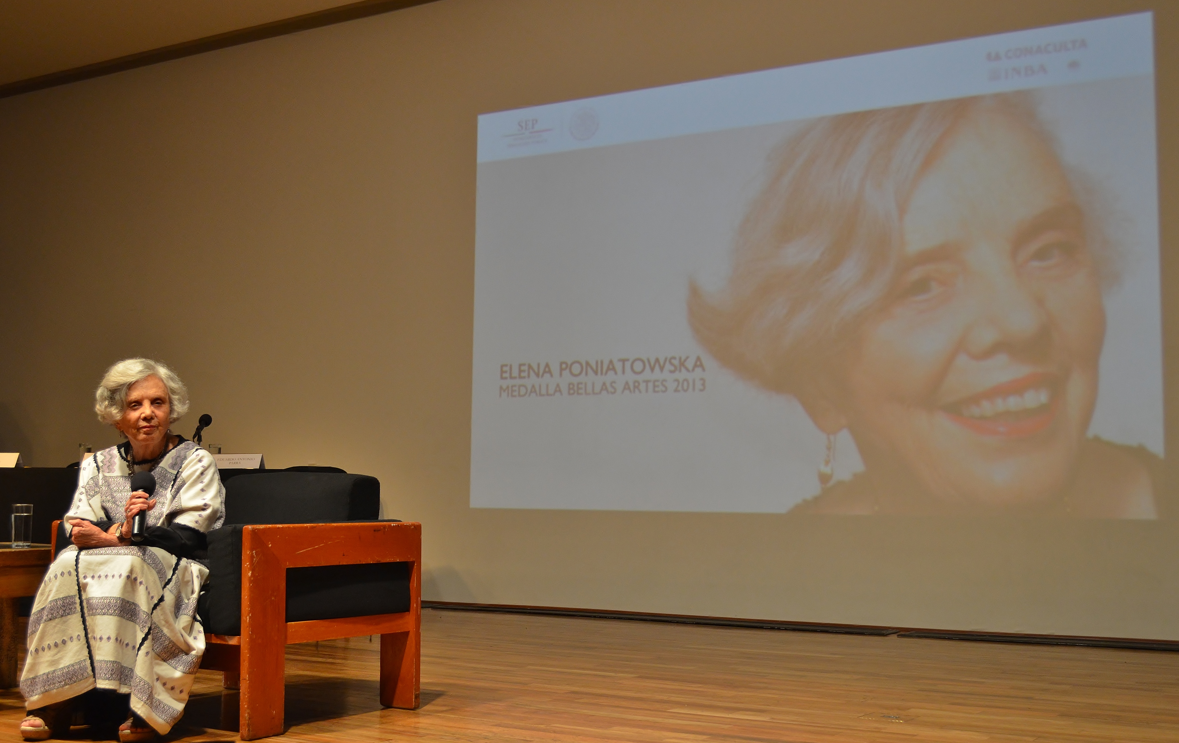 Elena Poniatowksa. Cortesía del Instituto Nacional de Bellas Artes (INBA).