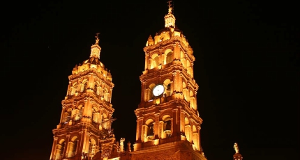 La monja de la catedral